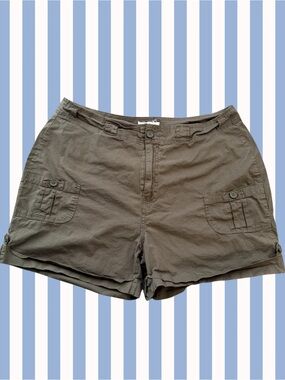 style me - Women's Olive Utility Cargo Shorts with Button Pockets - 14